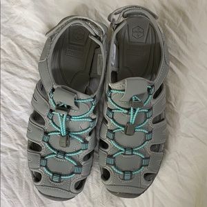 khombu tennis shoes